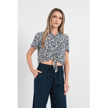 Camasa crop cu model floral si detaliu nod